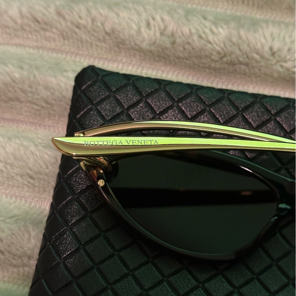 Bottega Veneta Knot Cat Eye Sunglasses - Picture 5 of 13